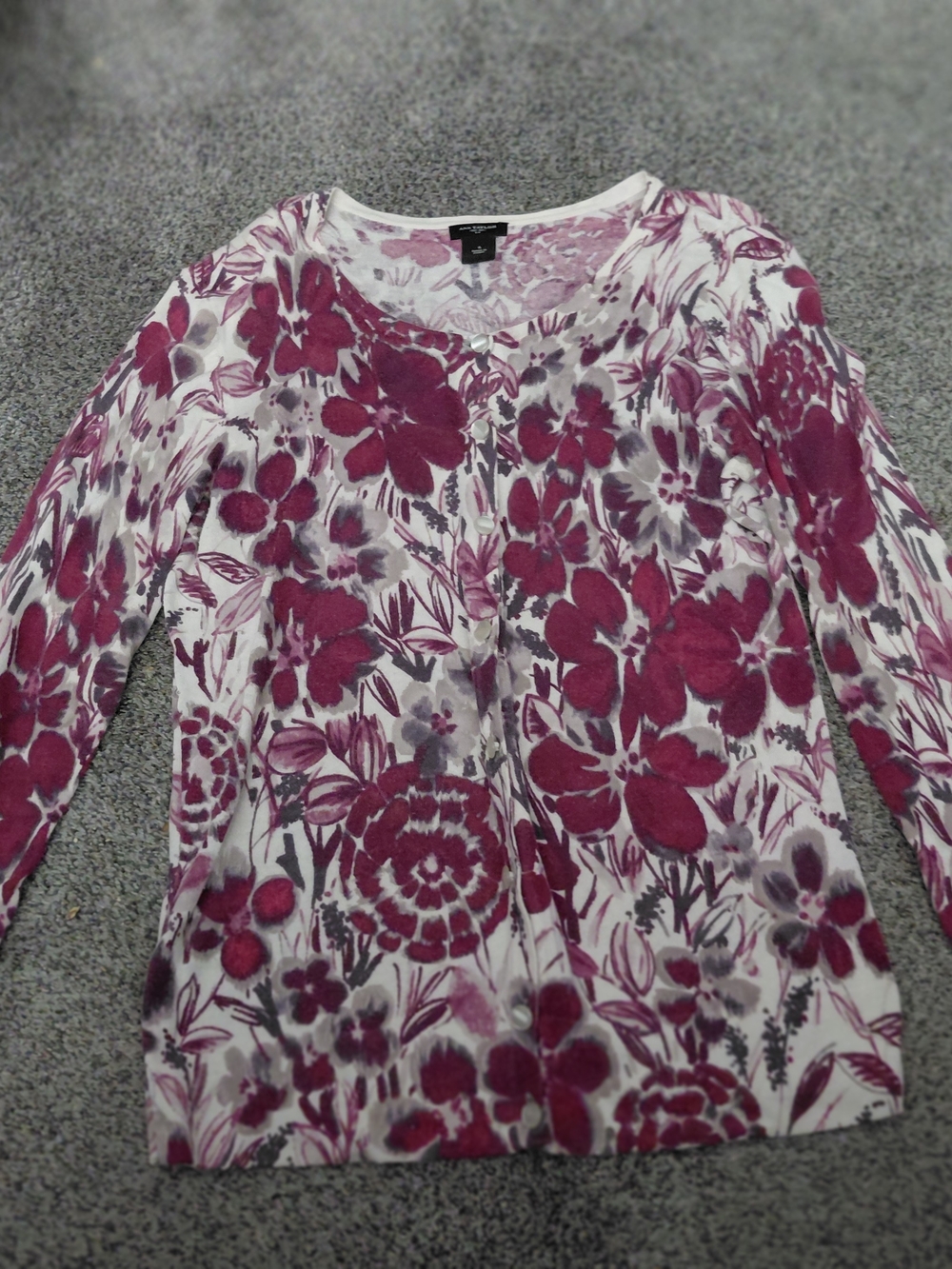 Ann Taylor Floral Long-Sleeve Button Cardigan in Magenta and White